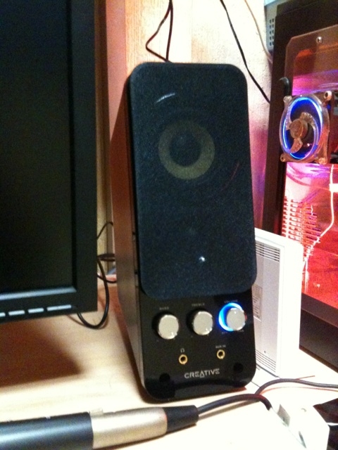 価格.com - 『狭い場所に置けるスピーカー』CREATIVE GigaWorks