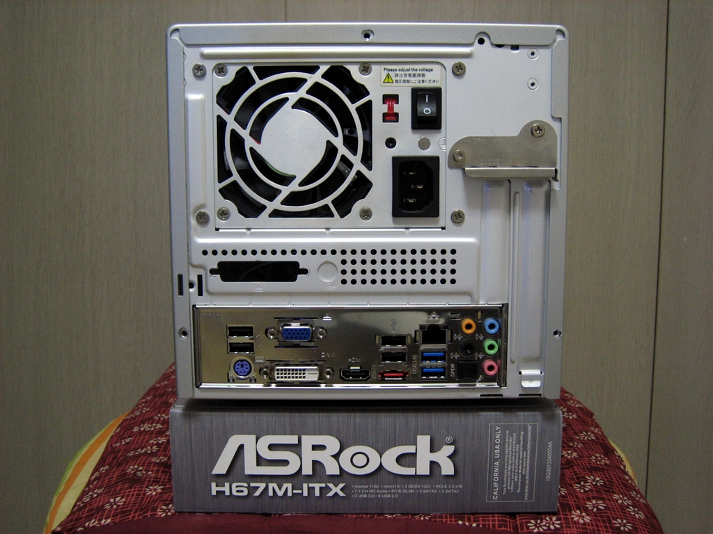 価格.com - 『XC Cubeを改造したバックパネル画像』ASRock H67M-ITX  スマイルdkさんのレビュー・評価投稿画像・写真「今回の自作PCはコスト重視だが、なかなか良いですね！」[54200]