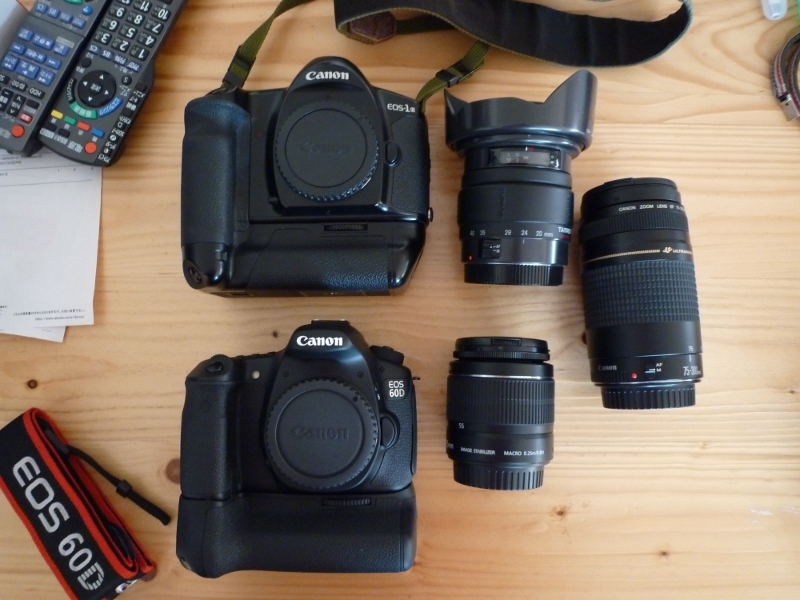 価格 Com Eos 60d 左下 とeos 1n Hs 左上 レンズは付属の18 55 左下 と手持ち Canon Eos 60d Ef S18 55 Is レンズキット えたろさんのレビュー 評価投稿画像 写真 ハイコストパフォーマンス