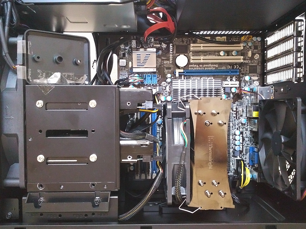 価格.com - 『光りモノに興味がないのでシンプルです。』SILVERSTONE