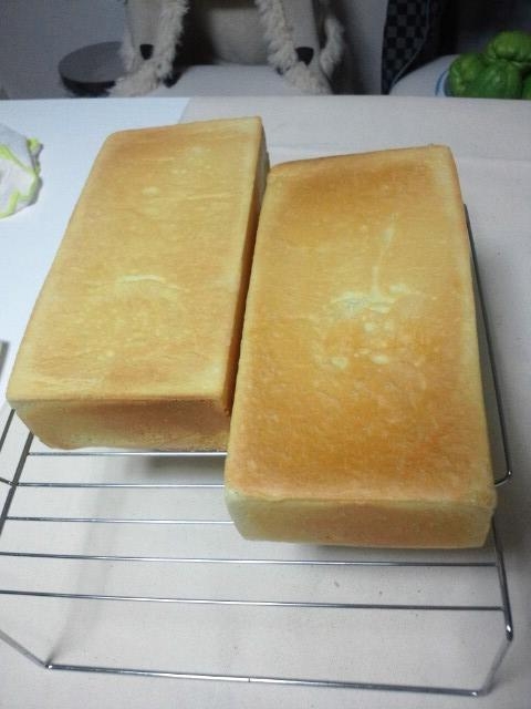 価格.com - 『平たい食パン型、2つ一度に焼けました。』日立 熱風2段 