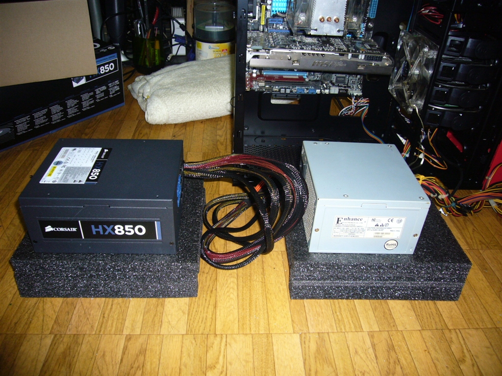 価格 Com 左側がコルセアの８５０ｗ電源 右側がクロシコ５００ｗ電源 玄人志向 Krpw V500w 優雅な子猫さんのレビュー 評価投稿画像 写真 まだ販売されていたんですね