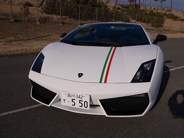 価格.com - 『ホワイトペイントにイタリア国旗に使われる緑、白、赤の3