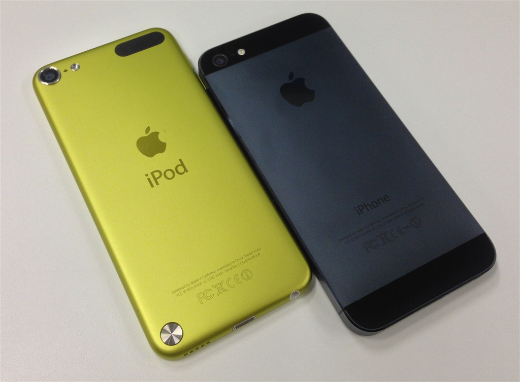 価格.com - 『iPhone 5と並べてみて』Apple iPod touch MD714J/A [32GB イエロー]  Nisizakaさんのレビュー・評価投稿画像・写真「iPhone 5と比較してみて」[93989]