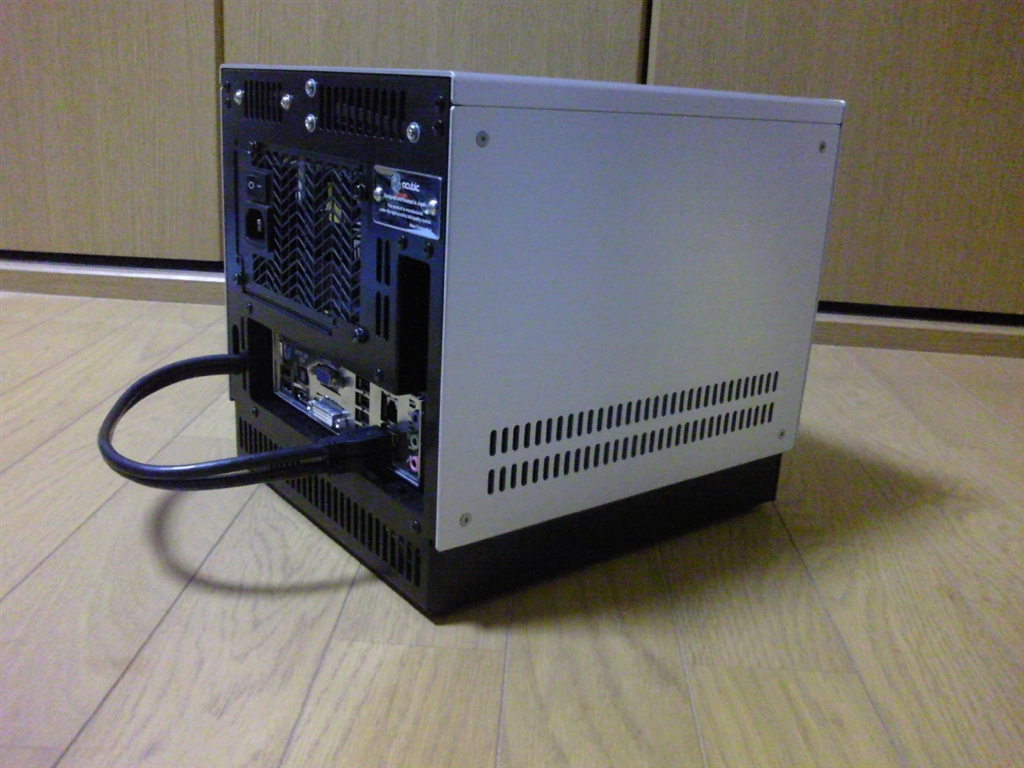 Abee acubic D20 ACE-D20-CG Mini-ITX ケース ASCII.jp：ダブルデッキ構造のアビー製Mini-ITXケースに新モデル追加