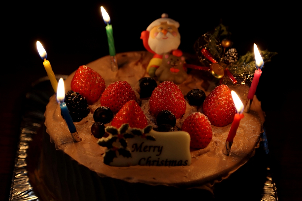 価格 Com クリスマスケーキは旨かった 光源はろうそくのみ Ef24 105f4l Is Usmにて Canon Eos 5d Mark Iii Ef24 105l Is U レンズキット Tabibito4962nさんのレビュー 評価投稿画像 写真 思った通りの画質でした