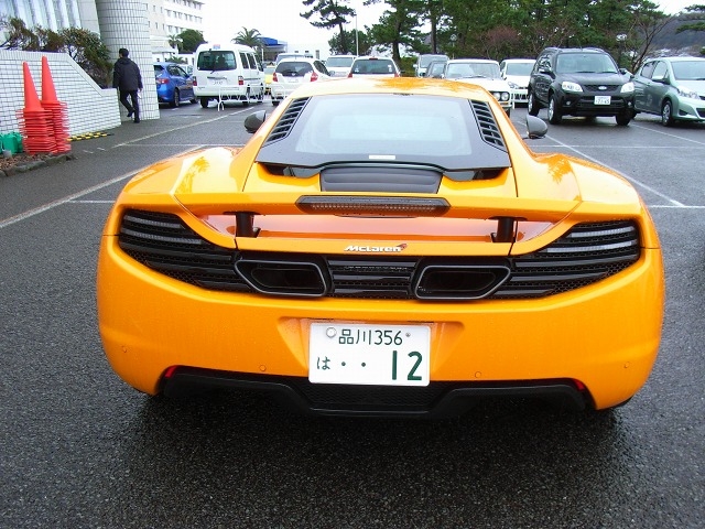 価格 Com エキゾーストエンドは ナンバープレート上部に装備 灯火は全てledを採用 マクラーレン Mp4 12c 12年モデル 外川 信太郎さんのレビュー 評価投稿画像 写真 F1譲りのスーパーカーは意外な程快適だった 価格 Com エキゾーストエンドは ナンバープレート上部に装備 灯火は全てledを採用 マクラーレン Mp4 12c 12年モデル 外川 信太郎さんのレビュー 評価投稿画像 写真 F1譲りのスーパーカーは意外な程快適だった
