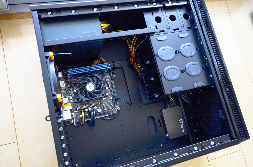 価格.com - 『mini-ITXで組んでみる』ANTEC SOLO II [ピアノ