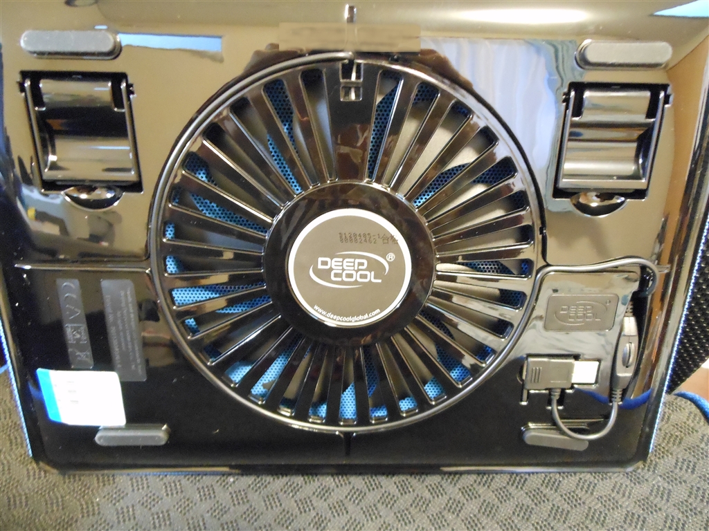 価格 Com 図5 右下のゴム足 思いっきりズレています Deepcool N1 Blue 三間飛車さんのレビュー 評価投稿画像 写真 カラーバリエーション豊富なノートpcクーラーです 1163