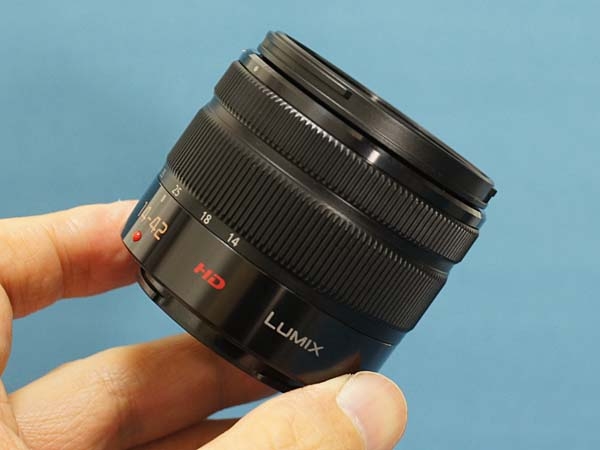 Lumix　標準ズームレンズ　14-42/F3.5-5.6　H-FS1442A