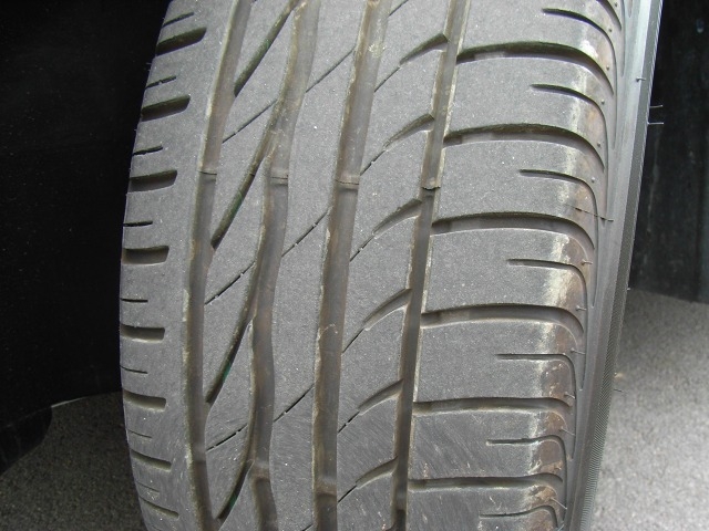 価格.com - 『左右非対称のトレッドパターンが最大の特徴