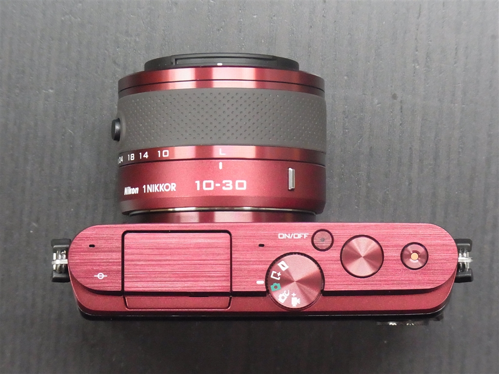 価格.com - 『天面。ボディは小さいだけでなく、薄い』ニコン Nikon 1