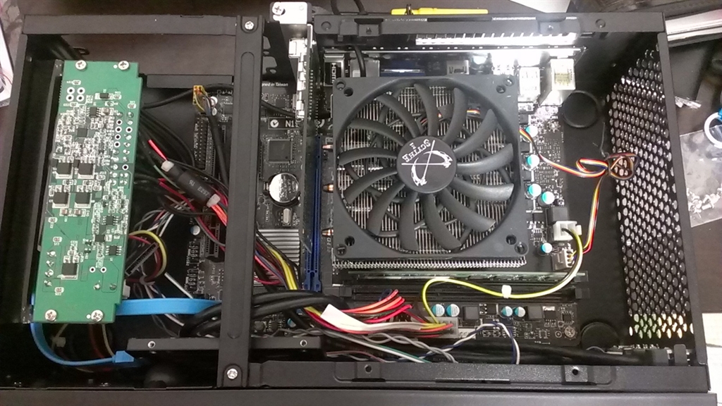 価格.com - 『CPUの上のDVDドライブ固定用の板はとってあります』SILVERSTONE SST-ML05B 空の種さんのレビュー ...
