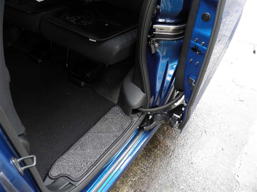 価格 Com サイドステップマットの追加 ホンダ N Box カスタム 11年モデル よみがえる空さんのレビュー 評価投稿画像 写真 我が家にエヌボッコがやってきた