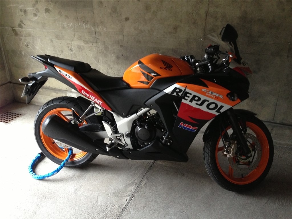 ホンダ新型「CBR400R」登場！ ダブルディスク＆ショーワ製SFF-BP
