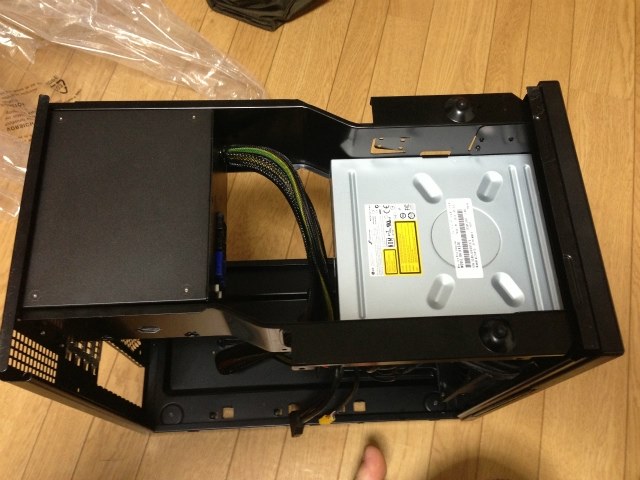 初めてのmicoroATXでした』 SILVERSTONE SST-TJ08B-E [ブラック] 角次