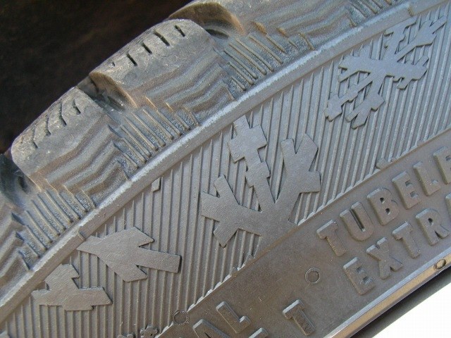 攻められるスタッドレスタイヤは路面を選ばない。』 コンチネンタル