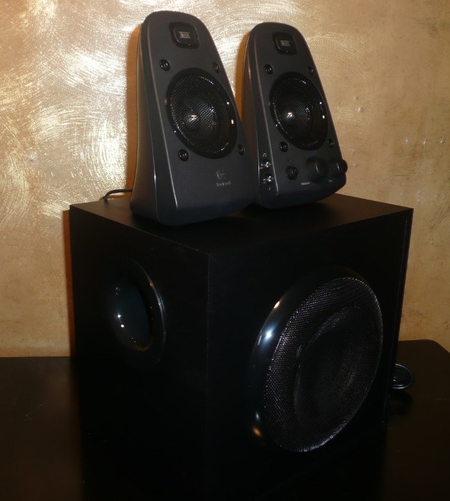 【迫力の重低音！！】Logitech Z623 2.1チャンネルスピーカー Logitech Z623 2.1 Channel Speaker System - THX-Certified