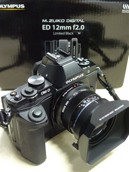 オリンパス M.ZUIKO DIGITAL ED 12mm F2.0 リミテッドブラックキット