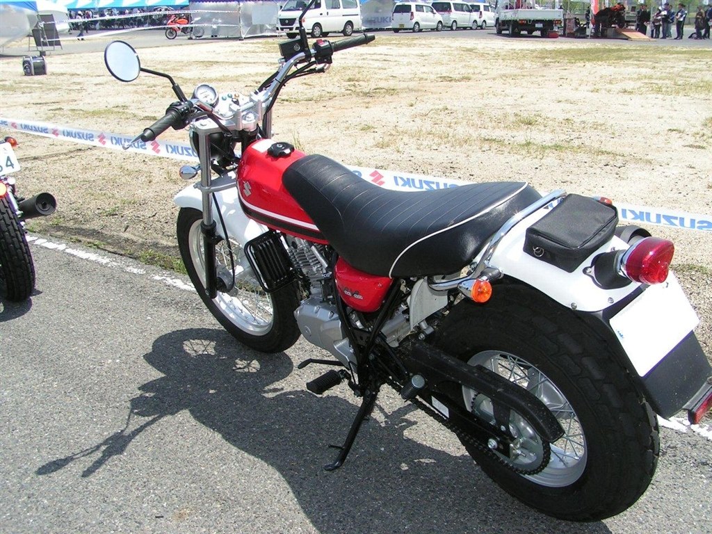 スズキ　バンバン　200　実働車 バンバン200(NH41A) -since 2002- - バイクの系譜