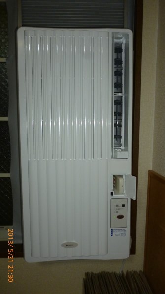 窓用ルームエアコン　KOIZUMI　小泉　KAW-1827 Amazon | KOIZUMI(コイズミ) 【高さ75cmのコンパクト設計】窓用