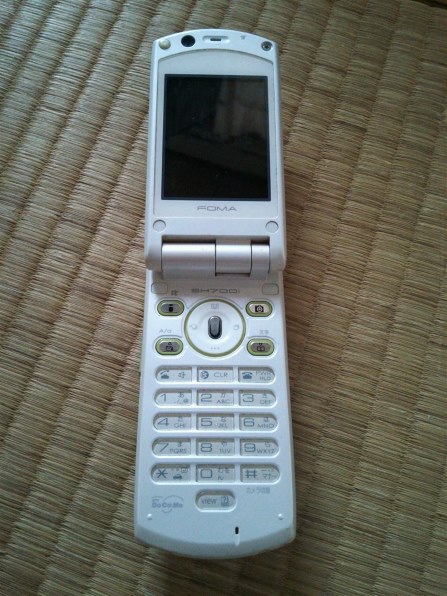 ◎美品！！docomo 折りたたみ式携帯電話 ホワイト 美品 ドコモ docomo SH700i WHITE ホワイト ガラケー 携帯