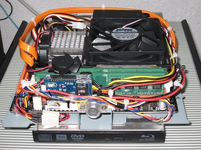 AOpen S110 Mini-ITX 小型PCケース 48W ACアダプタ付き ASCII.jp：金色のAOpen製限定Mini-ITXケースが販売開始！