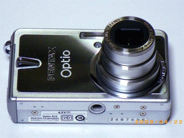 PENTAX Optio S10全体に細かい擦れキズあります - デジタルカメラ