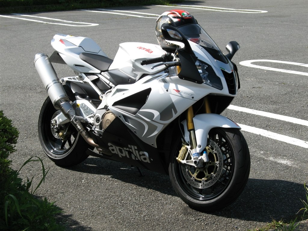 RSV １０００R ０９』 アプリリア RSV1000 きのこ祭りさんのレビュー