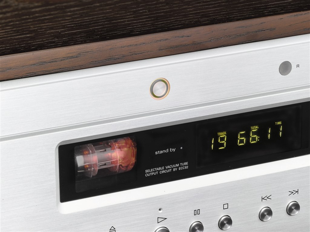 真空管ならではのサウンドが満喫できる異色のCDプレーヤー。』 LUXMAN 