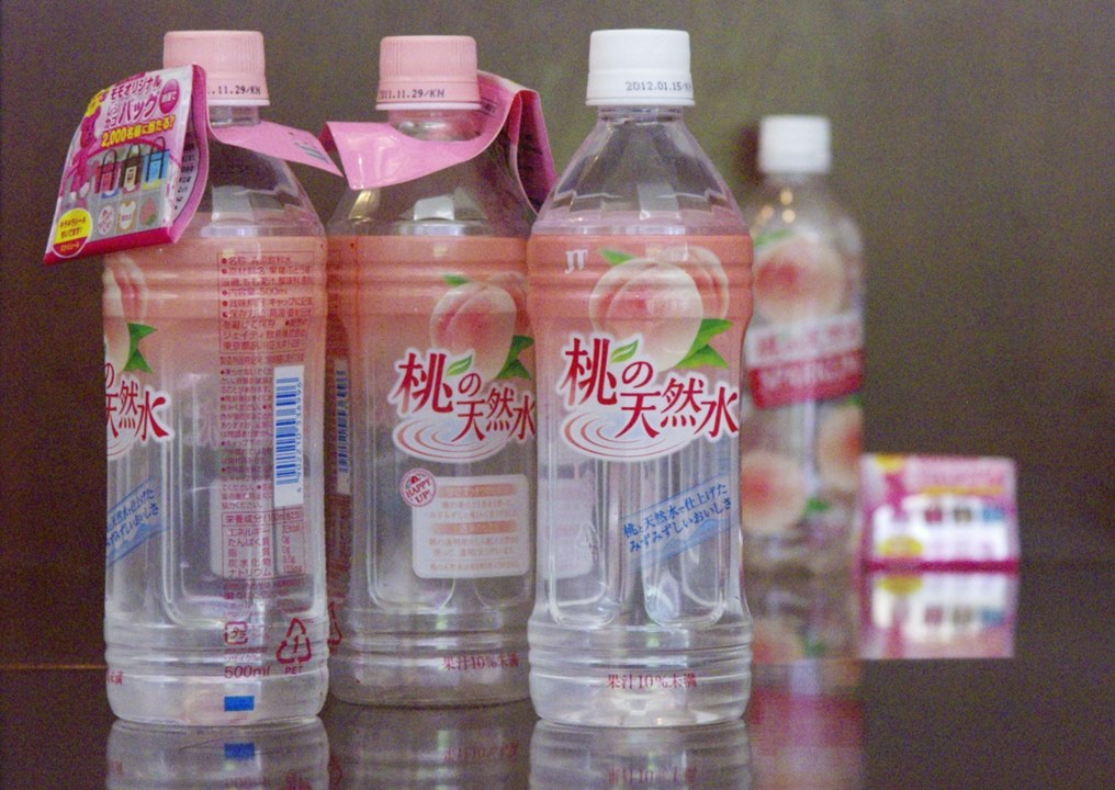 飲料ラベル ペットボトル コレクション　2000年頃　JT コーラ　桃の天然水 飲料ラベル ペットボトル コレクション 2000年頃 JT コーラ 桃の天然水