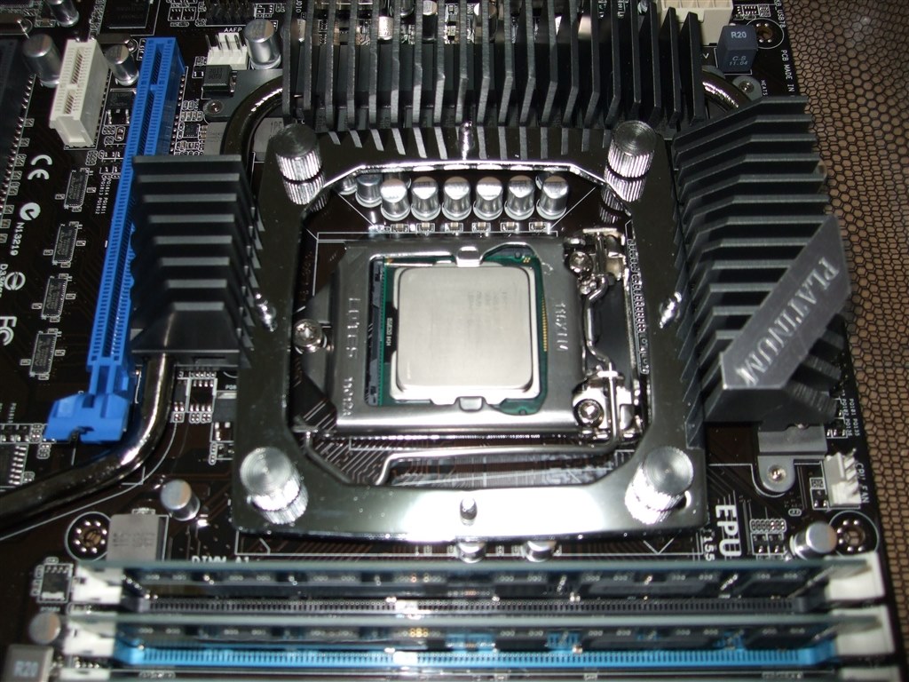 今更P67？ 地味な存在の凄いヤツ』 ASUS P8P67 WS Revolution REV 3.0