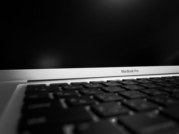 Apple MacBook Pro 2200/15 MC723J/A 価格比較 - 価格.com