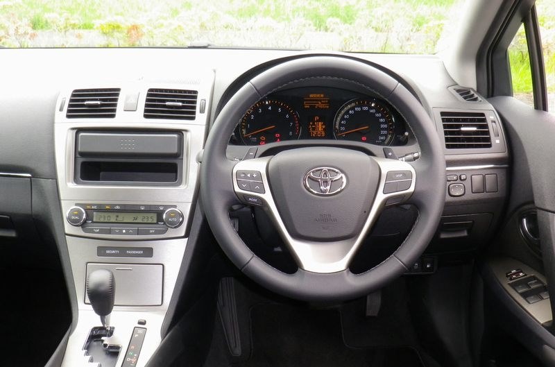 拡大されたボディを生かした大きな荷室 トヨタ アベンシス ワゴン 11年モデル 松下宏さんのレビュー評価 評判 価格 Com