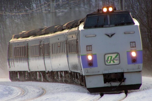 Olympus SP-510UZ 710万画素 10倍ズーム（ソフトケース付） オリンパス ニュースリリース： 高感度と高倍率を同時に実現