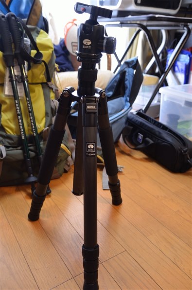 SIRUI 中型カーボン4段三脚T-2204X + ボールヘッドG-20KX Hands On Review Of The All Around Sirui T-2204X Tripod
