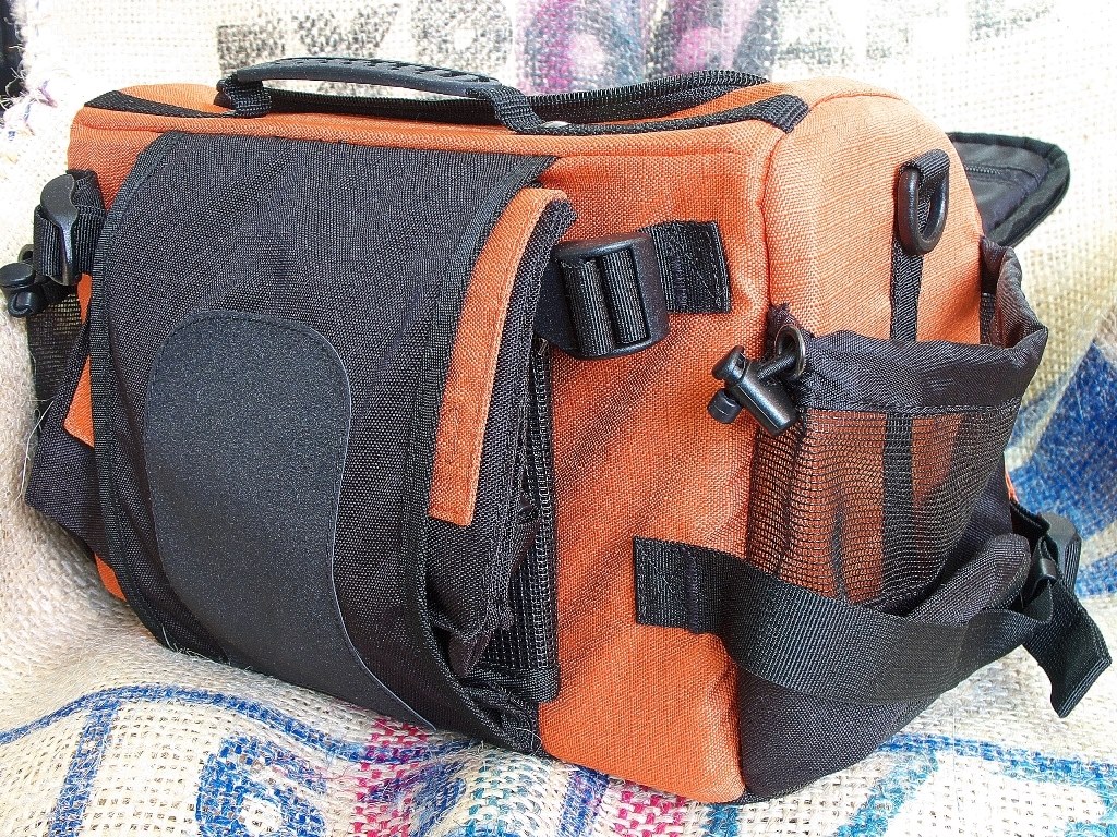 意外に収納性に優れ、使える大型ヒップバッグです。』 Foxfire フォト