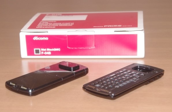 富士通 docomo PRIME series F-04B [Mat Black]投稿画像・動画 - 価格.com