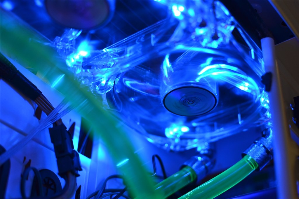 本格水冷へ改造可能なケース』 NZXT Phantom [ホワイト] Flash Gordon