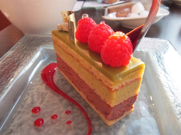 Canon Powershot A3300 IS ピンク Canon Powershot A3300 IS ピンク Canon introduces PowerShot A3300