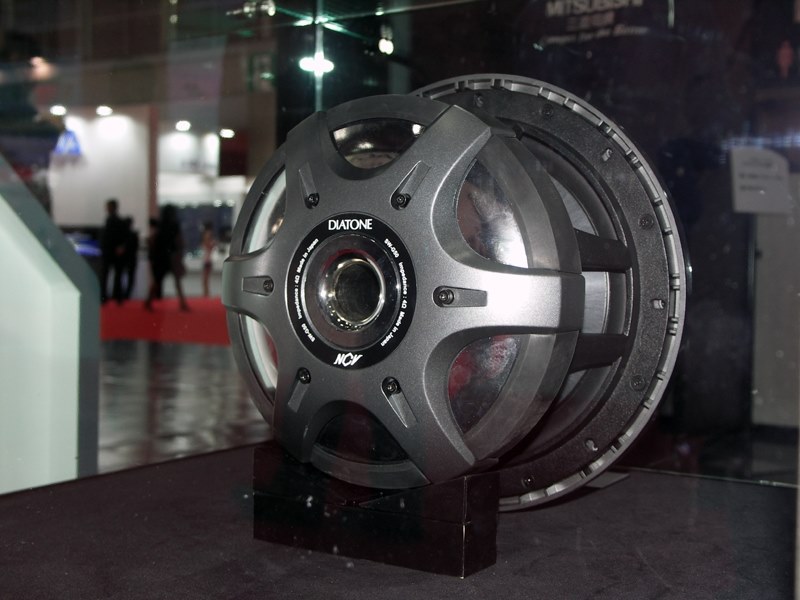 ハイスピードで高解像度。ある意味、画期的なサブウーファー