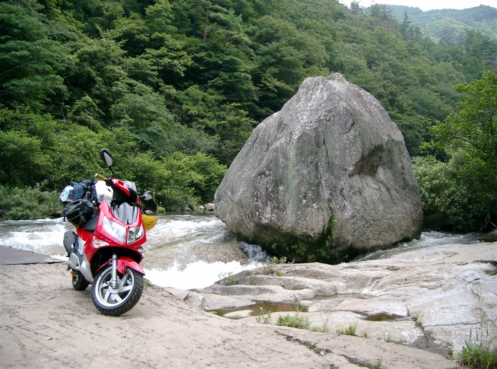 PGOアッローロ125青です。 どうせ乗るなら125ccで国産車に無いグレードの