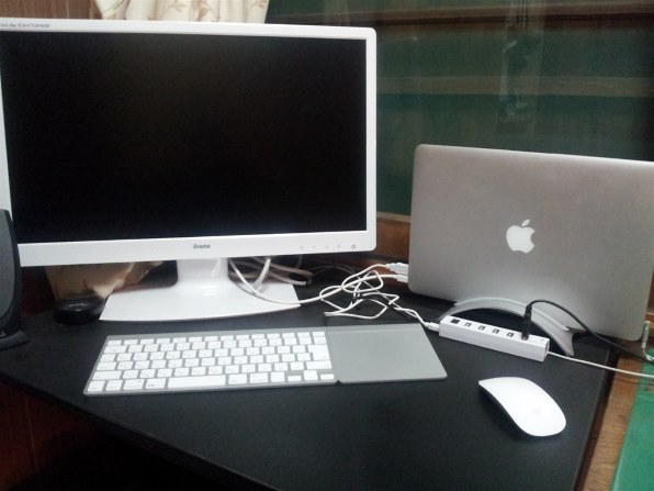 Apple MacBook Air 1700/13.3 MC966J/A 価格比較 - 価格.com