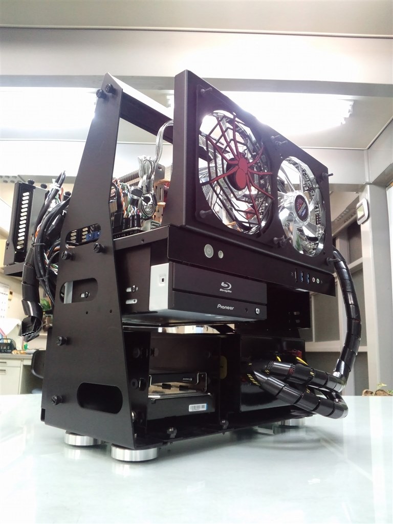 また、つまらぬ物を組んでしまった・・・』 LIAN LI PC-T60B [Black