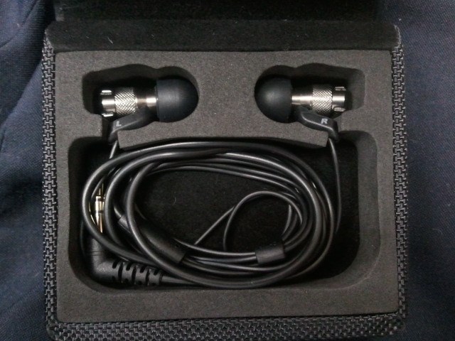 ボーカル得筆のイヤホン！』 JVC HA-FXD80-Z [ガンメタリック] 抹茶