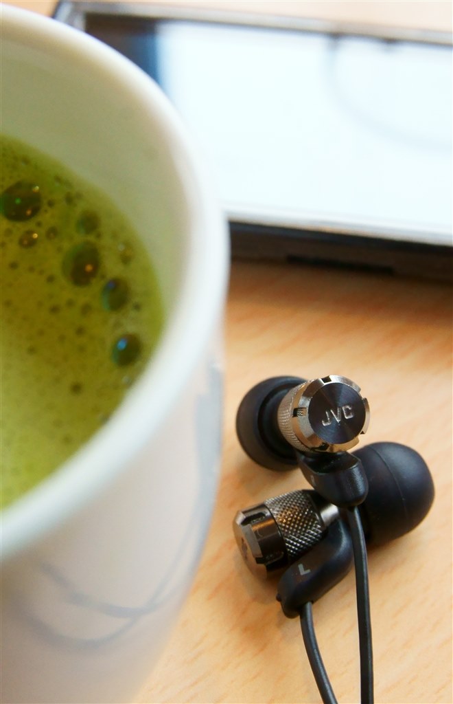 ボーカル得筆のイヤホン！』 JVC HA-FXD80-Z [ガンメタリック] 抹茶