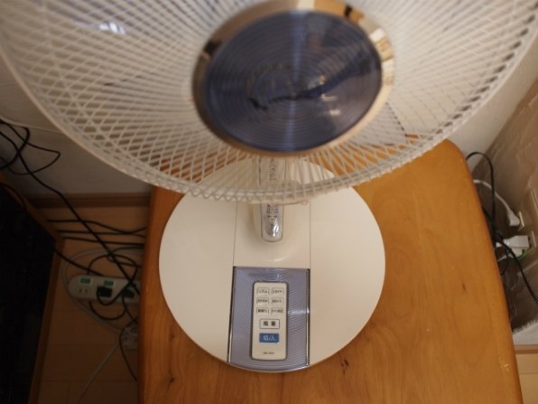 日立 H-3IFK形 卓上扇風機 30cm 日立 H-3IFK形 卓上扇風機 30cm