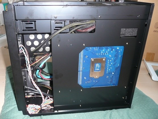 力作ですが、ケーブルの取り回しがやや窮屈』 Abee acubic D60 ACE-D60