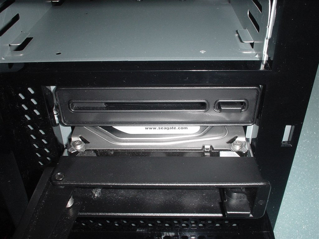 サーバ風味のMini-ITXケース』 JMAX JX-FX400B 関口 寿さんのレビュー