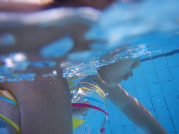子供でも簡単に水中写真』 ニコン COOLPIX AW100 [オーシャン